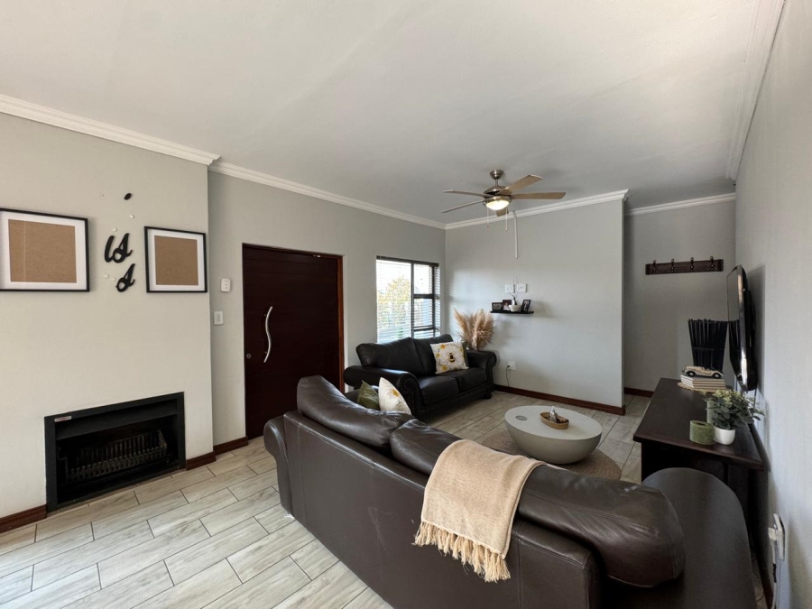 2 Bedroom Property for Sale in Gateway Manor North West